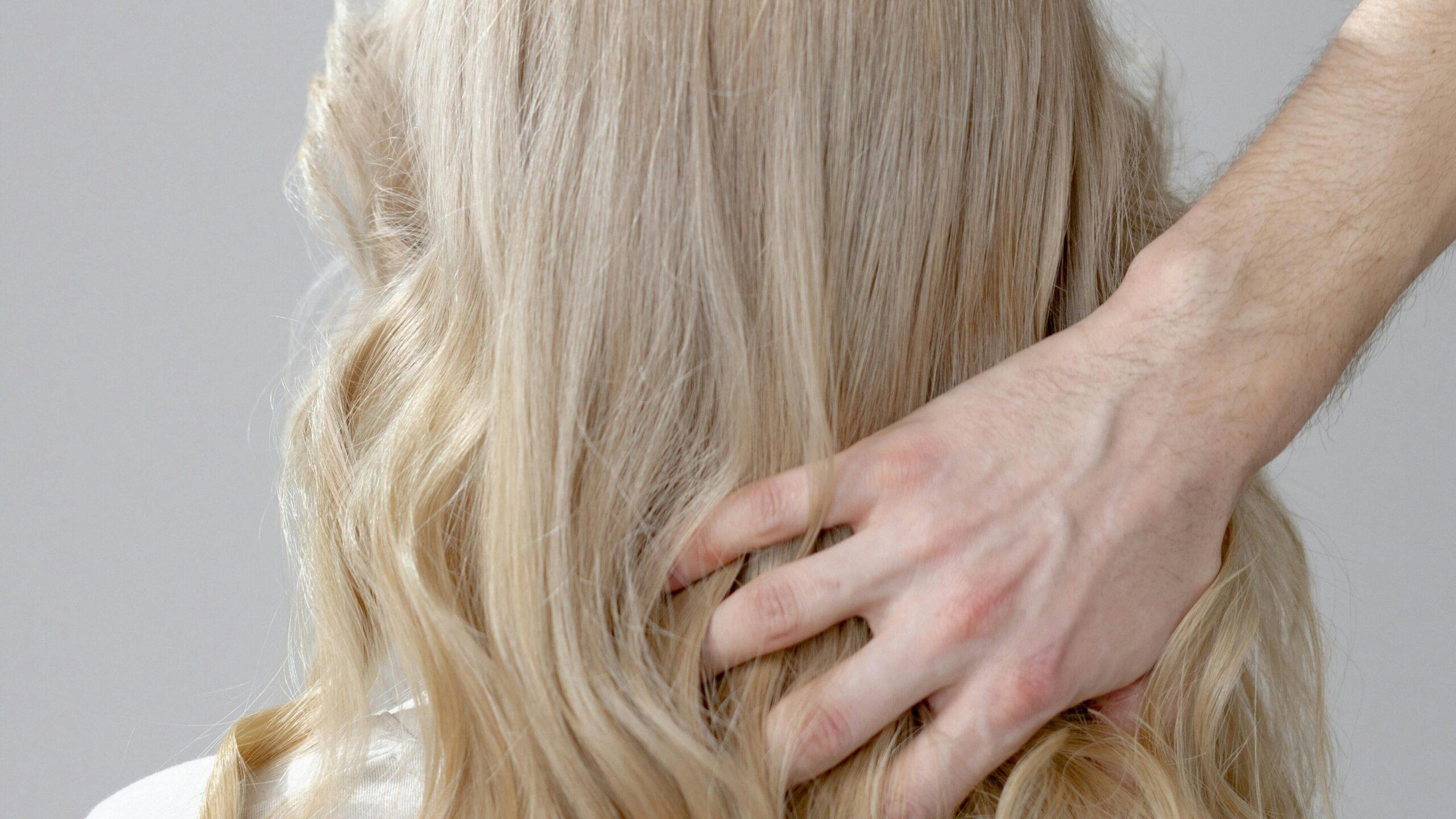 Understanding Hair Porosity
high porosity hair
low porosity hair
hair porosity test